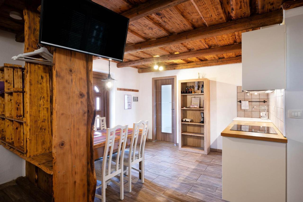 Touristfarm - Apartments "Red Fairytale" Марезиге Екстериор снимка