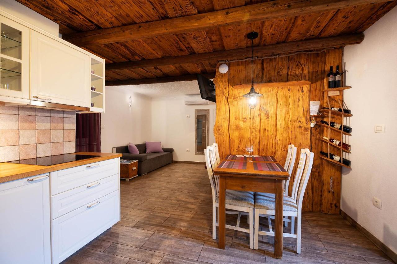 Touristfarm - Apartments "Red Fairytale" Марезиге Екстериор снимка