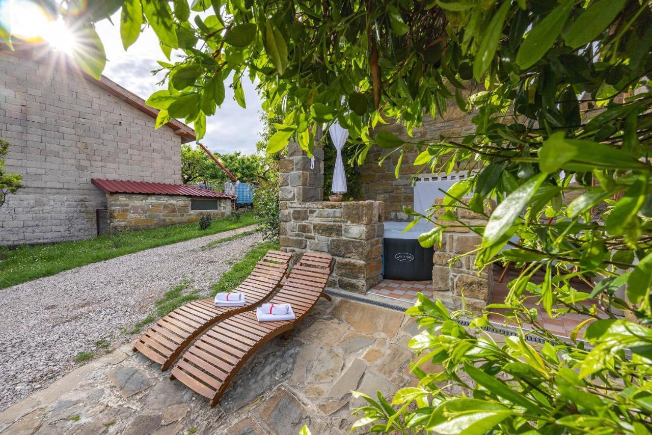 Touristfarm - Apartments "Red Fairytale" Марезиге Екстериор снимка