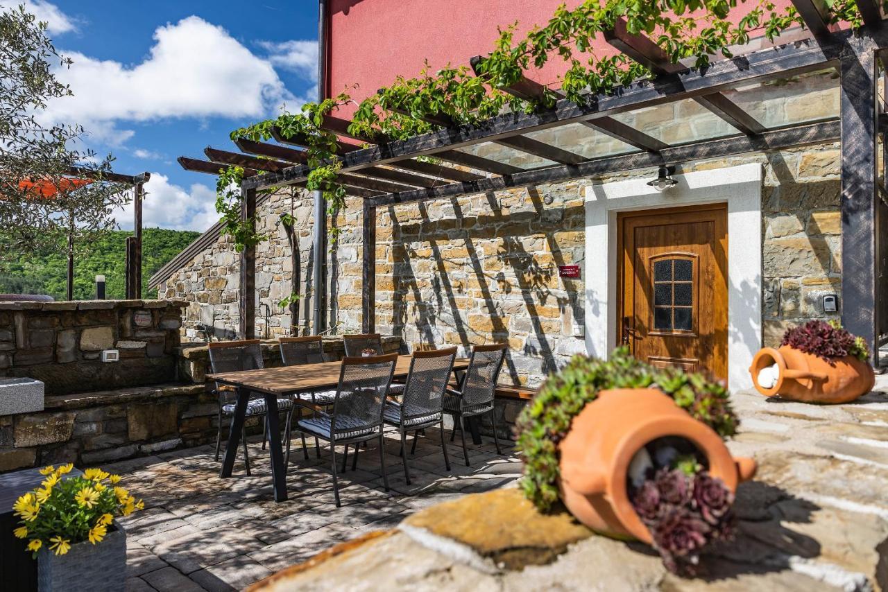 Touristfarm - Apartments "Red Fairytale" Марезиге Екстериор снимка
