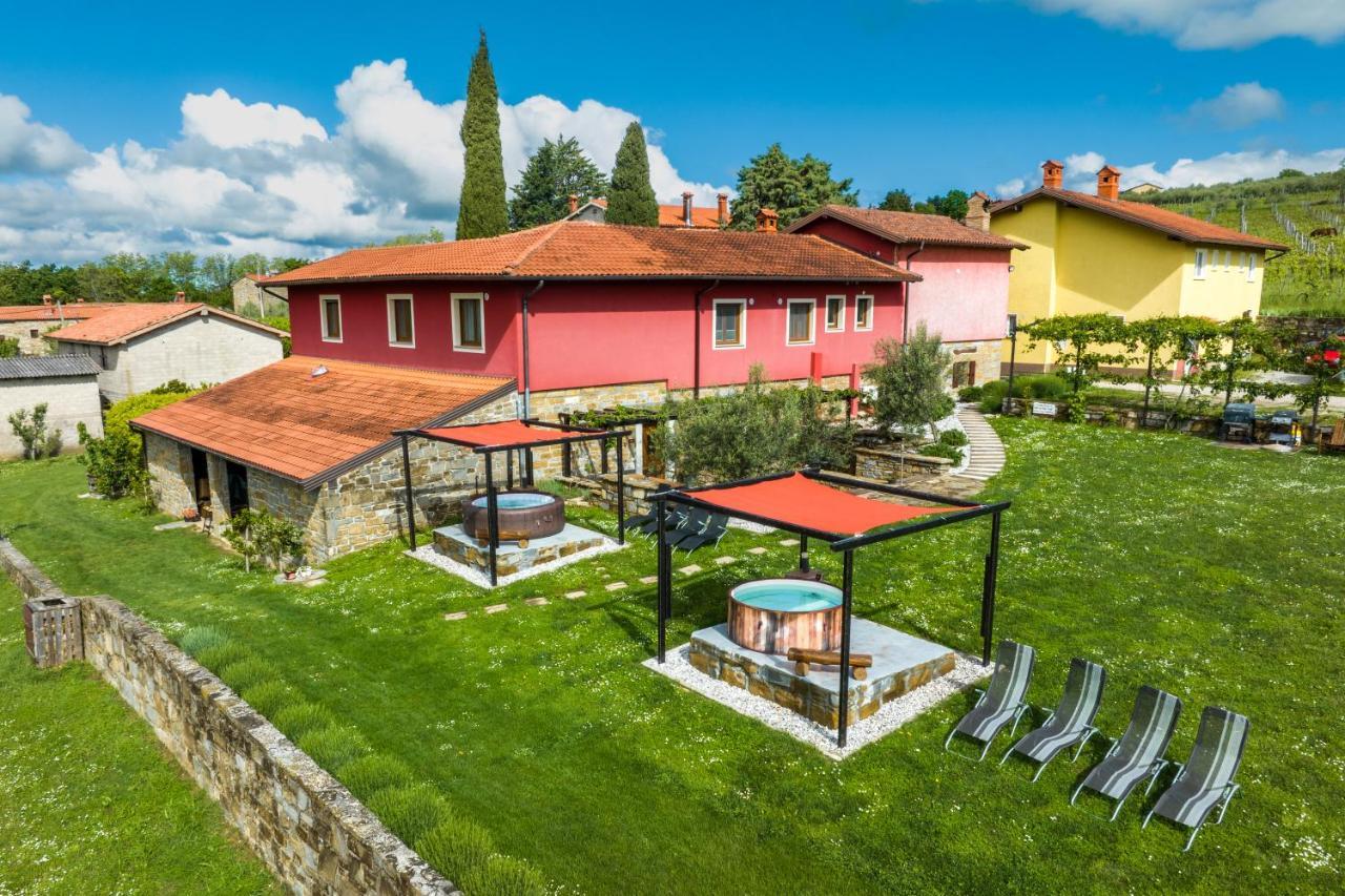 Touristfarm - Apartments "Red Fairytale" Марезиге Екстериор снимка