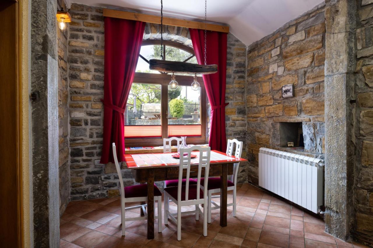 Touristfarm - Apartments "Red Fairytale" Марезиге Екстериор снимка