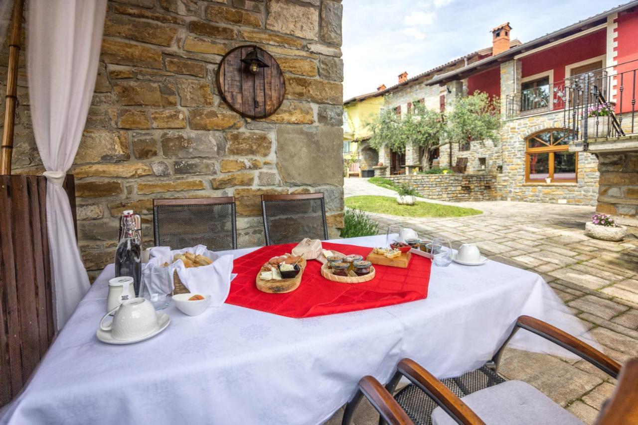 Touristfarm - Apartments "Red Fairytale" Марезиге Екстериор снимка