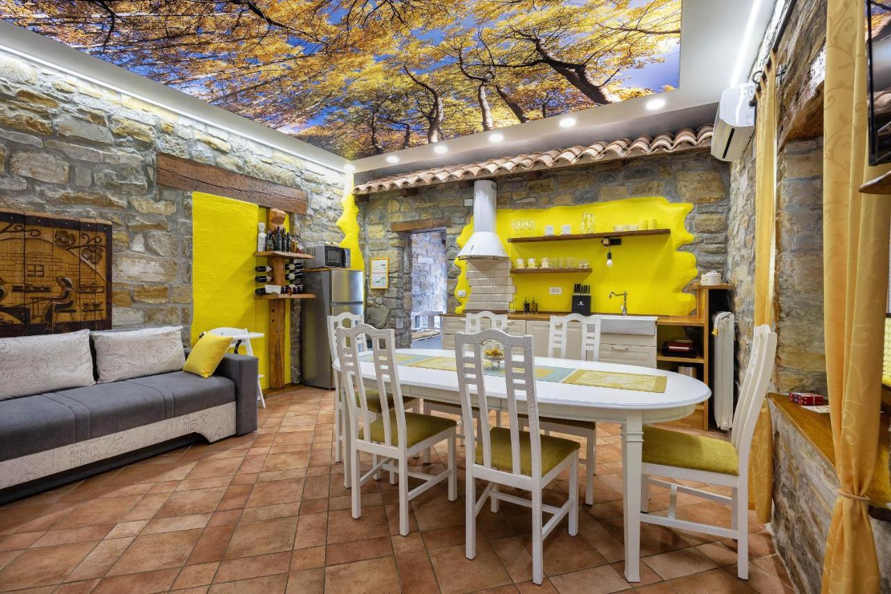 Touristfarm - Apartments "Red Fairytale" Марезиге Стая снимка