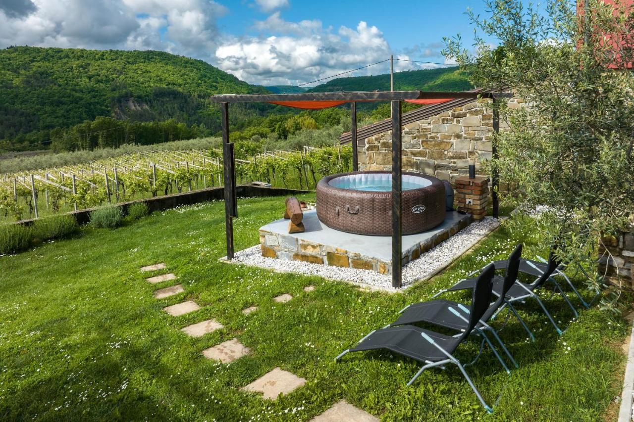 Touristfarm - Apartments "Red Fairytale" Марезиге Екстериор снимка