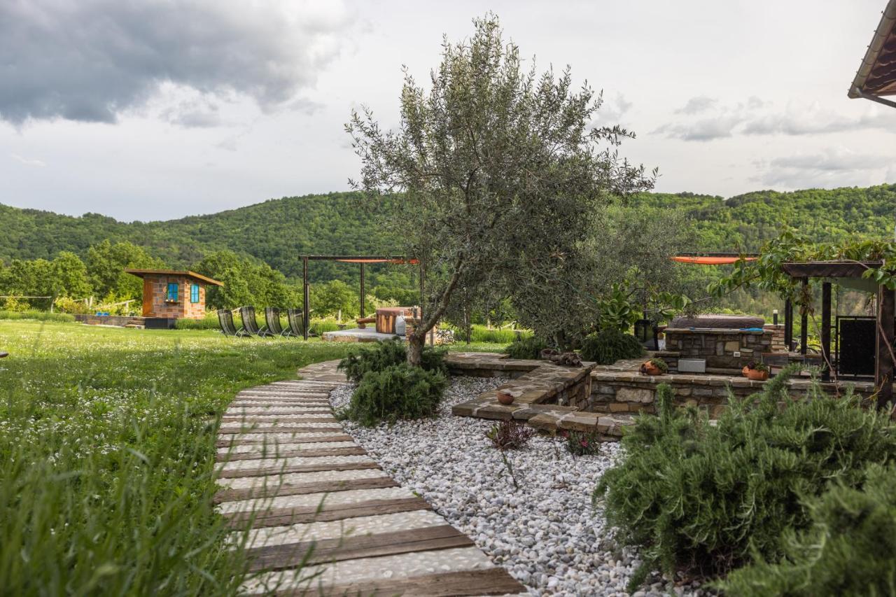 Touristfarm - Apartments "Red Fairytale" Марезиге Екстериор снимка