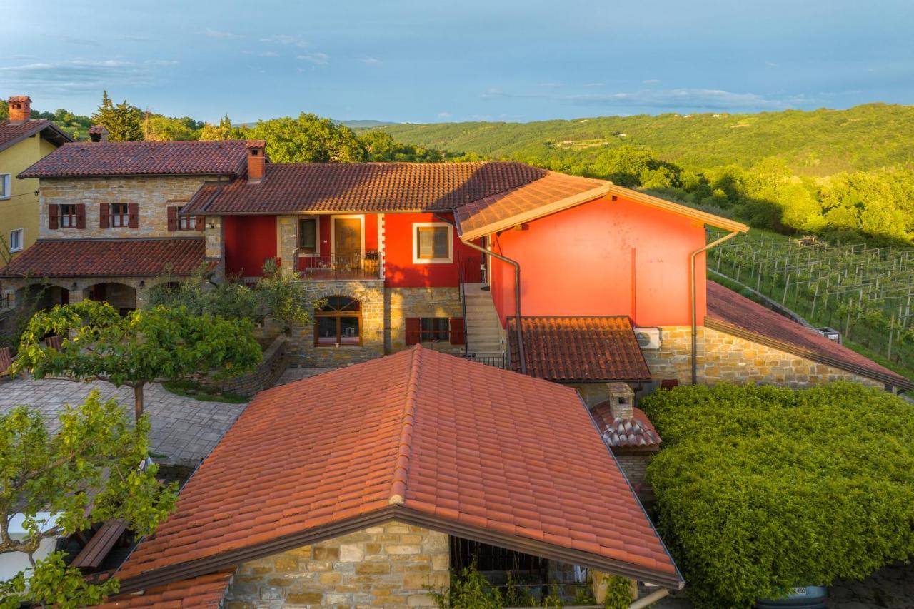Touristfarm - Apartments "Red Fairytale" Марезиге Екстериор снимка