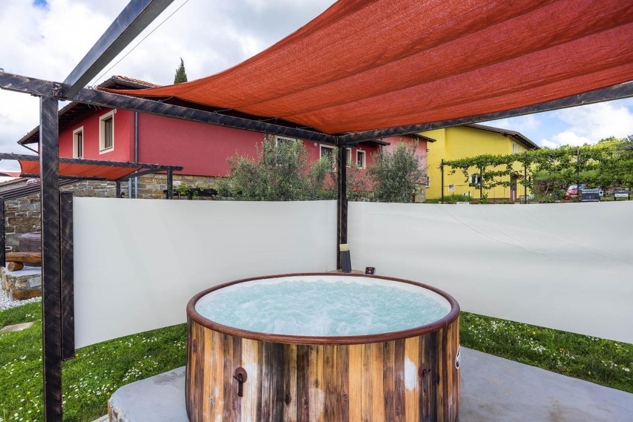 Touristfarm - Apartments "Red Fairytale" Марезиге Екстериор снимка