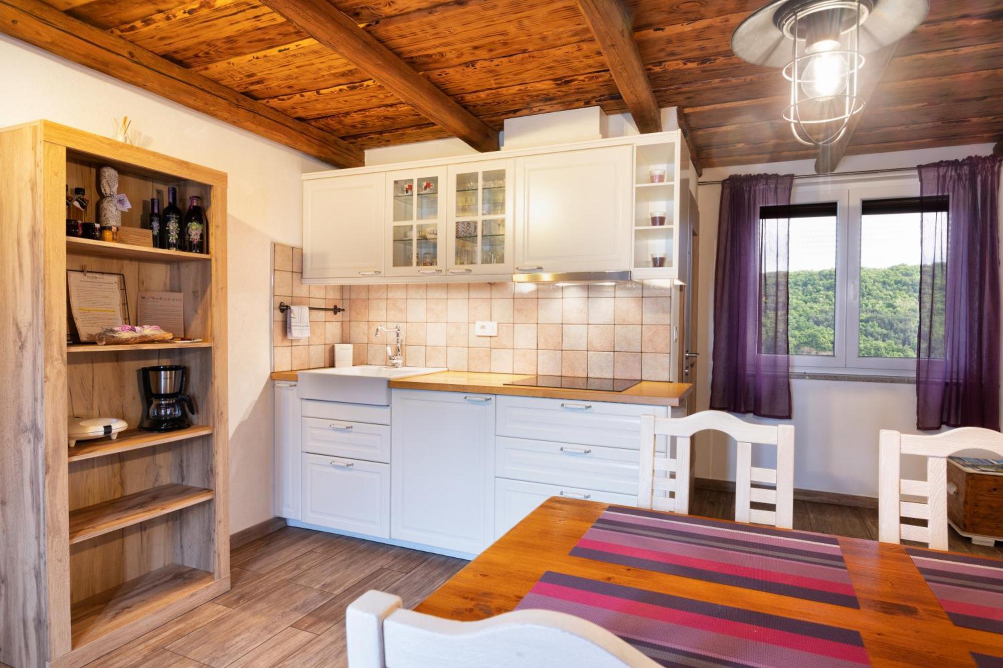Touristfarm - Apartments "Red Fairytale" Марезиге Екстериор снимка