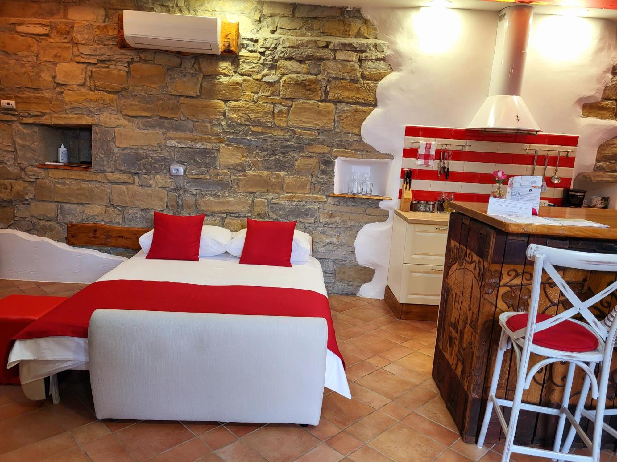 Touristfarm - Apartments "Red Fairytale" Марезиге Екстериор снимка