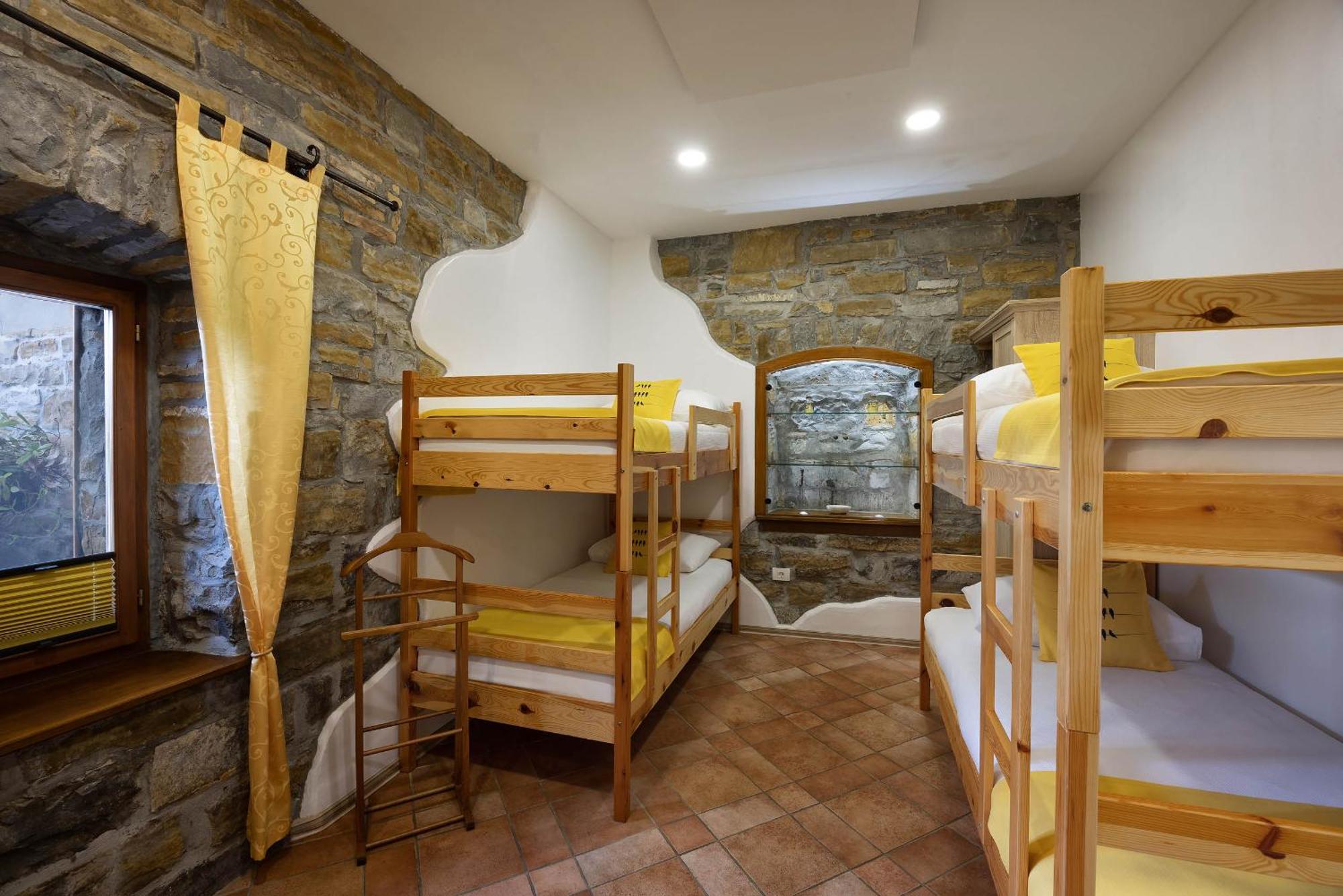 Touristfarm - Apartments "Red Fairytale" Марезиге Стая снимка